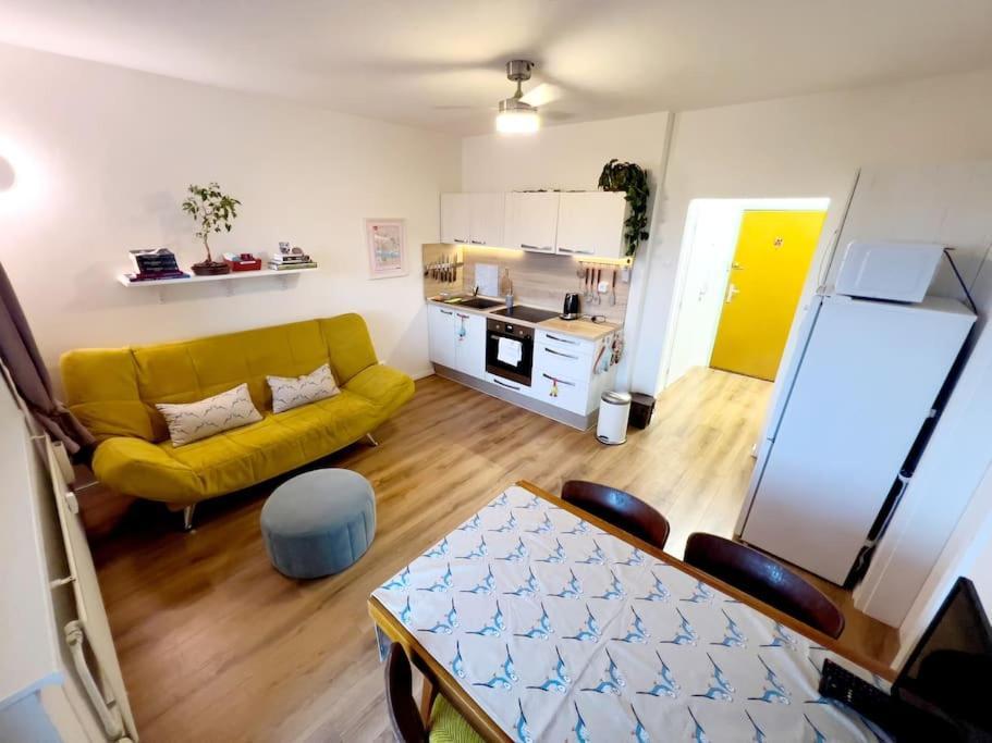 Yellow Sofa ブラチスラヴァ エクステリア 写真